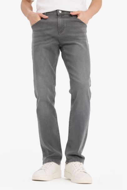 بنطرون جينز سيرجيو قصة عادية وخصر عادي