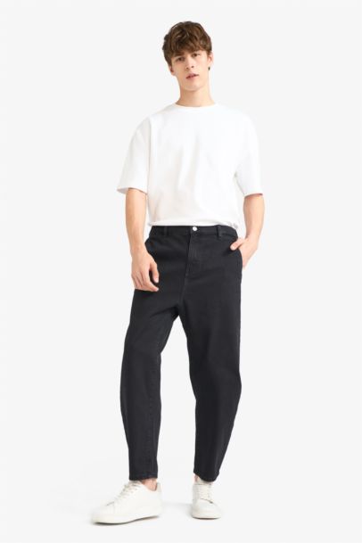 بنطلون جينز قصة فضفاضة برجل واسع