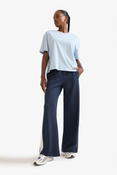 تيشيرت NBA نص كم اوفر سايز برقبة مستديرة من DeFactoFit