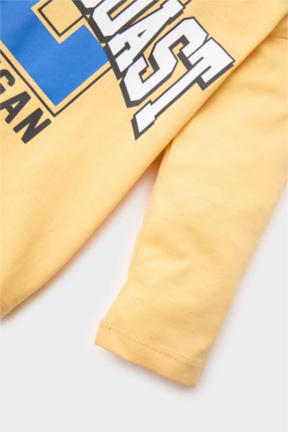 تيشيرت أولاد كم طويل مطبوع قصة عادية برقبة مستديرة