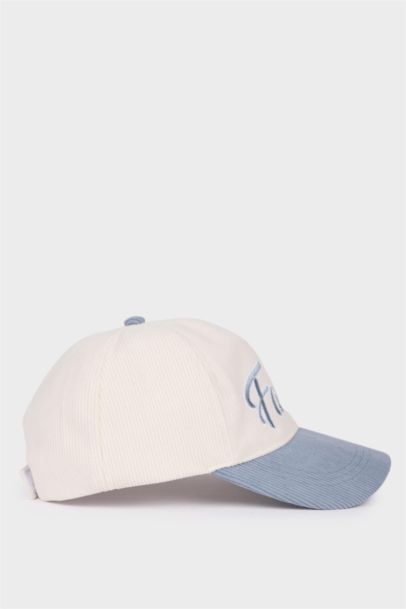 Woman Embroidered Velvet Cap