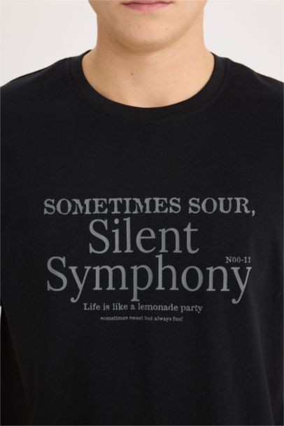 تيشيرت نص كم قصة عادية برقبة مستديرة