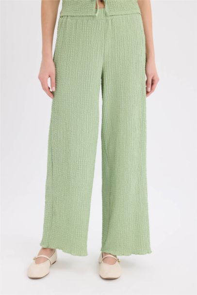 Pantalon large en tissu gaufré