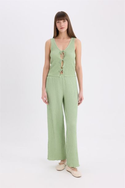 Майка с V-образным вырезом из жатой ткани