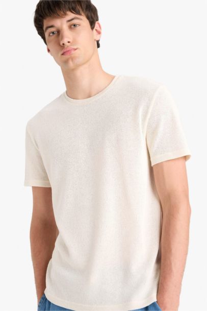 تيشيرت نص ردن بياخة مستديرة وقصة عادية