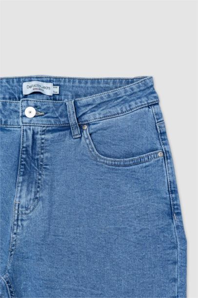 شورت جينز قصة عادية