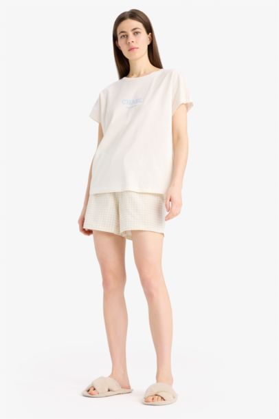 سيت بجامة قصة عادية تيشيرت نص كم و شورت من Fall in Love - قطعتين