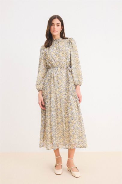 Robe midi imprimée à col rond et manches longues avec ceinture