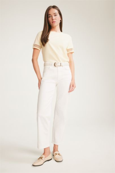 تيشيرت نص كم قصة عادية برقبة مستديرة