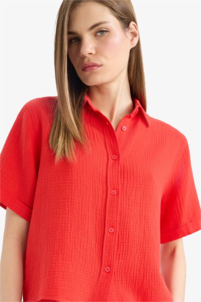 قميص نص كم من موسلين قصة عادية برقبة قميص