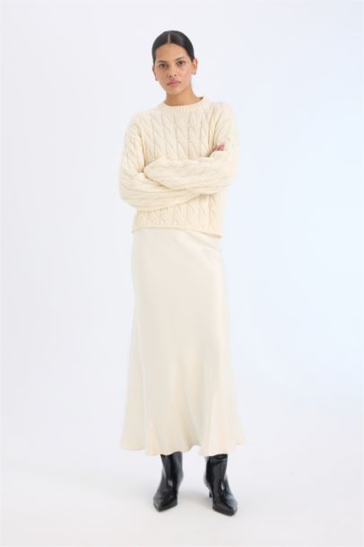 تنورة ميدي من ستان قصة A