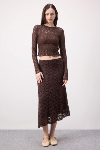 تيشيرت كم طويل من الدانتيل سليم فيت برقبة مستديرة