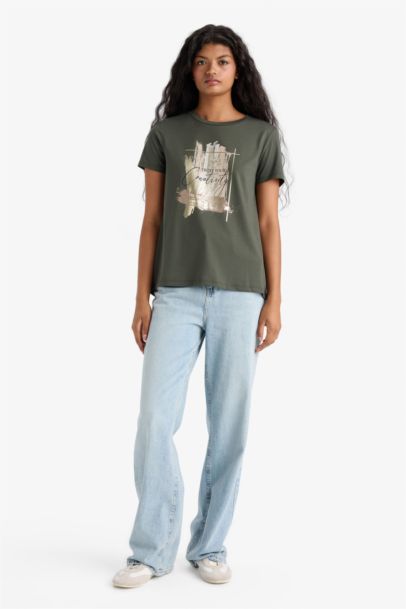 تيشيرت نص كم مطبوع قصة مريحة برقبة مستديرة