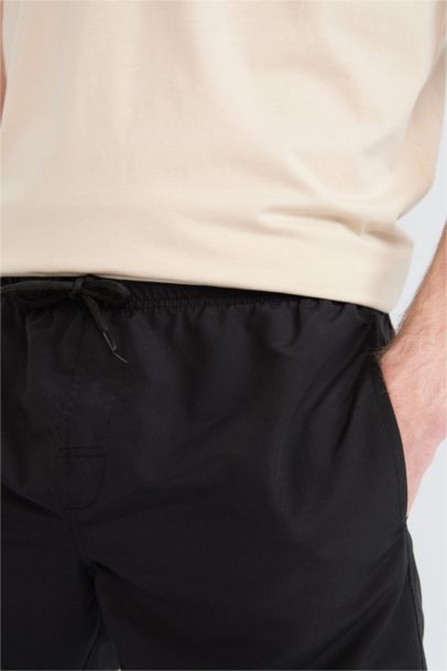 Regular Fit Kısa Boy Cepli File Astarlı Beli Bağcıklı Düz Hafif Kumaş Deniz Şortu