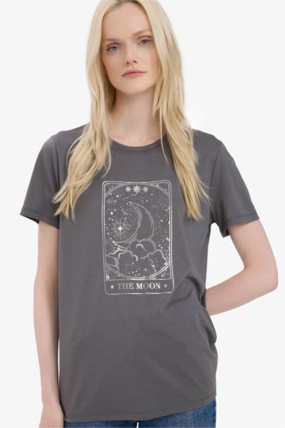 تيشيرت نص كم مطبوع قصة عادية برقبة مستديرة