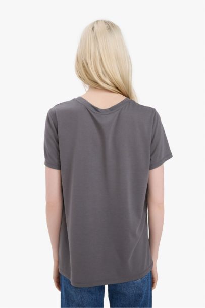 تيشيرت نص كم مطبوع قصة عادية برقبة مستديرة