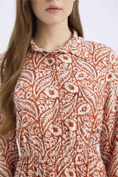 فستان كم طويل مطبوعة بياقة قميص