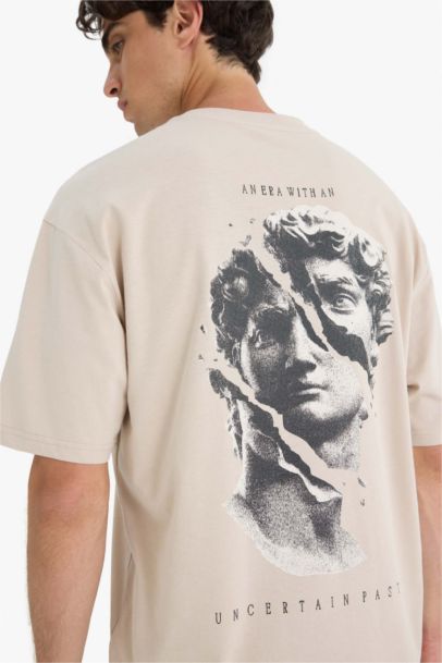 تيشيرت نص ردن أوفر سايز بياخة مستديرة وطبعة ارت من الخلف