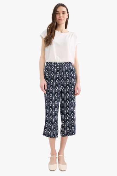 Regular Hem Capri