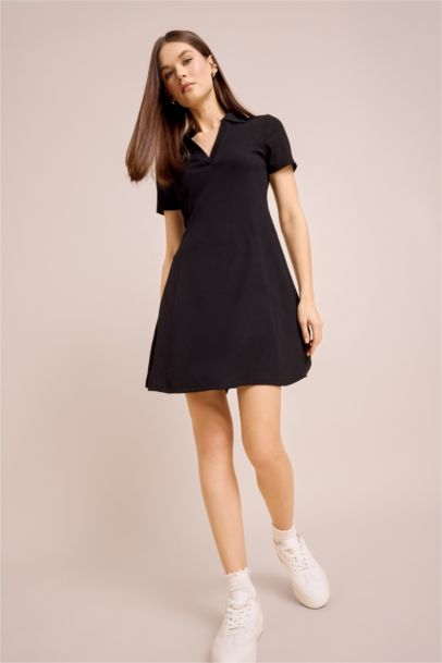 Mini Robe à col polo en tissu côtelé