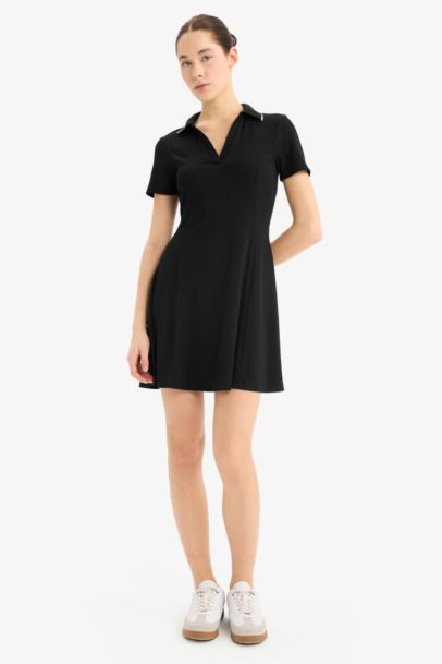 Mini Robe à col polo en tissu côtelé