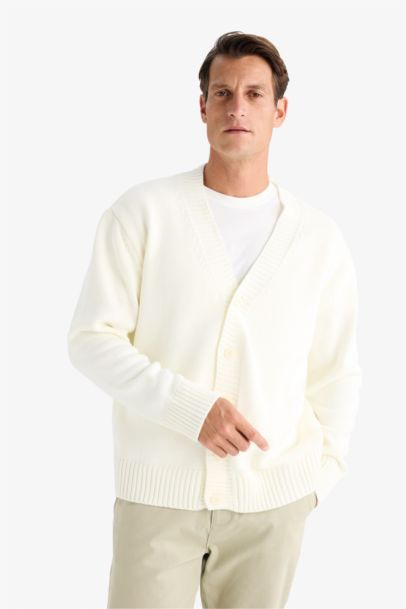 Relax Fit V Yaka Düğmeli Triko Hırka