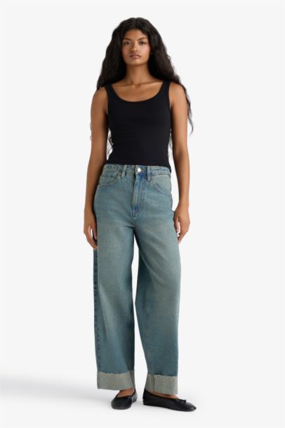 Slim Fit Basic Camisole Round Collar Tank Top