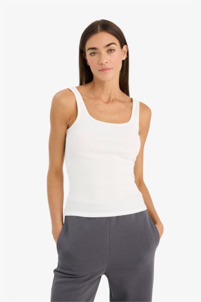 فانيلة سادة مضلع سليم فيت بياخة مدورة