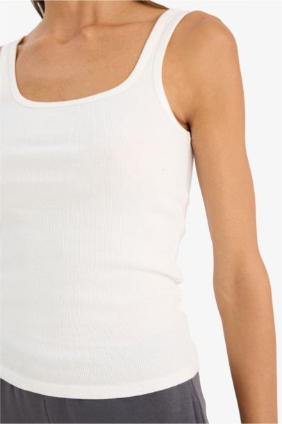 فانيلة سادة مضلع سليم فيت بياخة مدورة