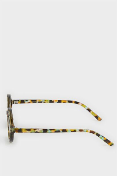 Woman Round Sunglasses