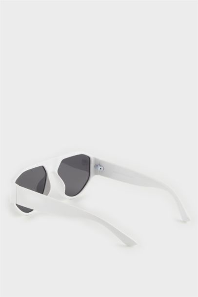 Woman Round Sunglasses