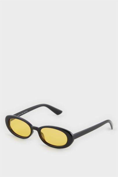 Woman Round Sunglasses