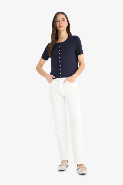 كارديجان تريكو قصة عادية برقبة مستديرة