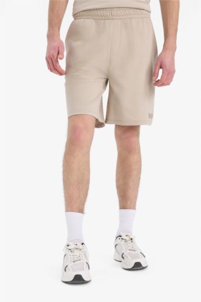 شورت قصير بجيوب