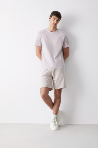 شورت بطبعة شعار بجيب