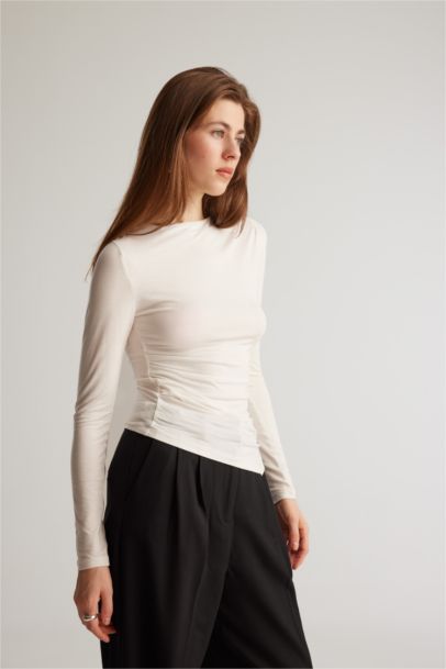 تيشيرت بأكمام طويلة و رقبة مستديرة