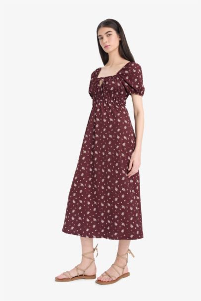 فستان ميدي فلورال منسوج بياخة مربعة