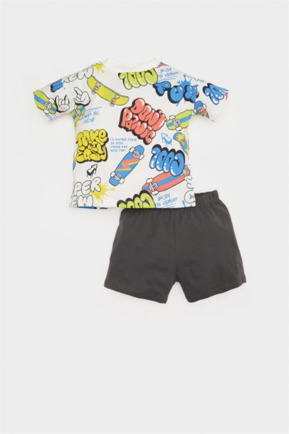 Ensemble de T-shirt imprimé skateboard et short pour bébé garçon