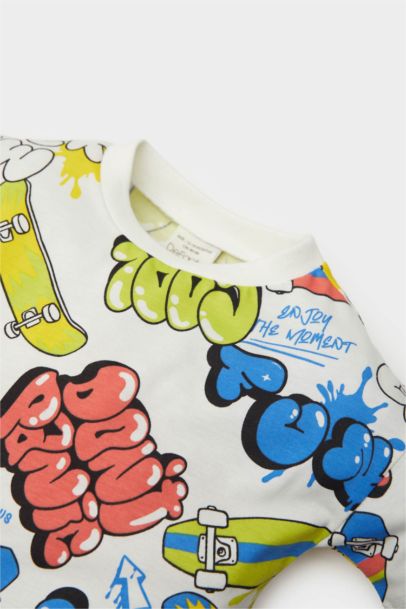 Ensemble de T-shirt imprimé skateboard et short pour bébé garçon