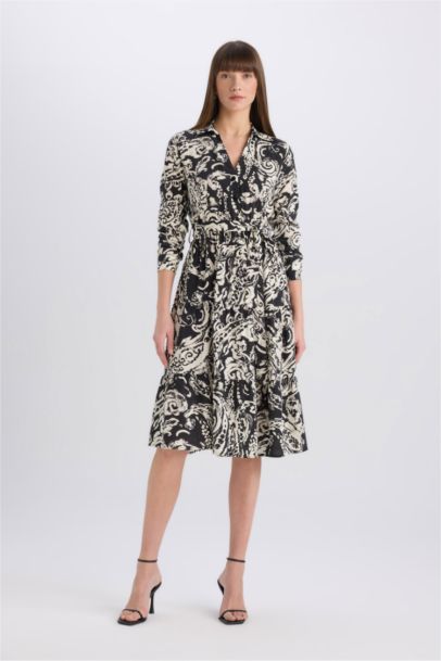 Robe midi imprimée à manches longues et col chemise