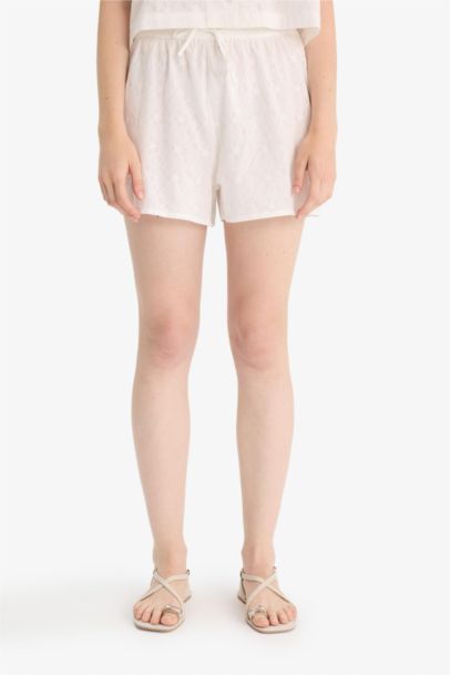 Шорты с Нормальной Талией и Бахромой