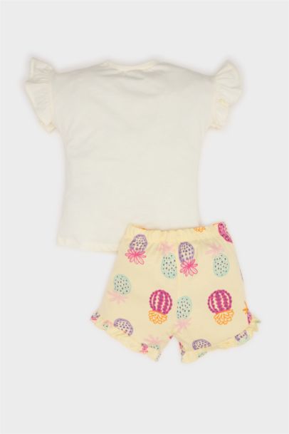 طقم بنات من تيشيرت مطبوع و شورت