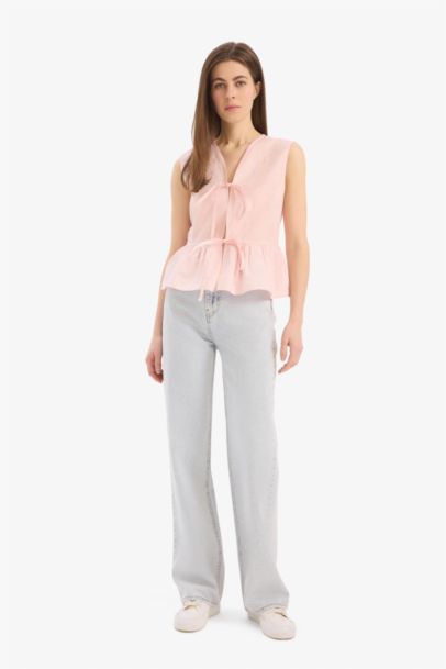 Slim Fit V-Neck Sleeveless Blouse