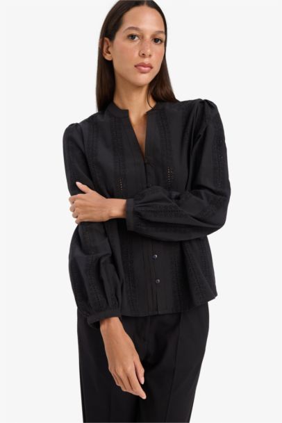 قميص ردن طويل مخرم سليم فيت بياخة مستديرة