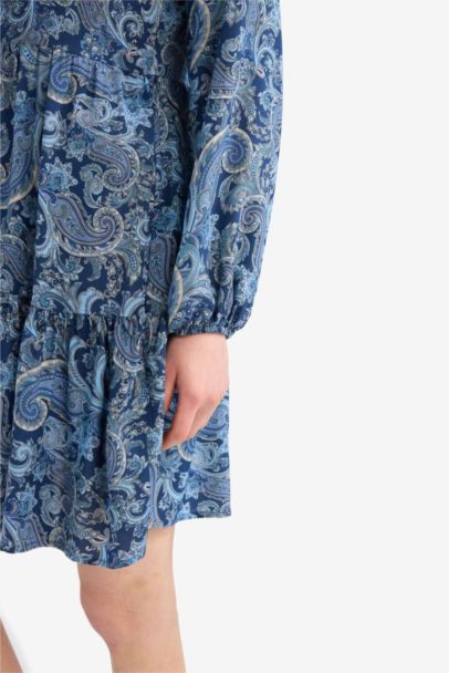 فستان قصير منقط ردن طويل بياخة مستديرة