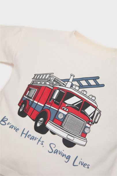 طقم بيبي اولادي شورت وتيشيرت قصة عادية - قطعتين