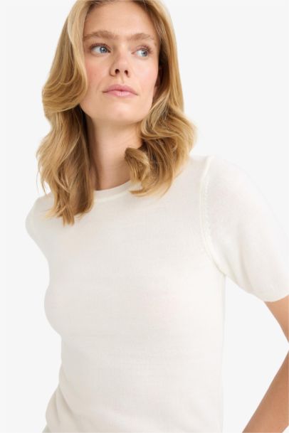 Pull manches courtes en tricot à col rond Coupe régulière