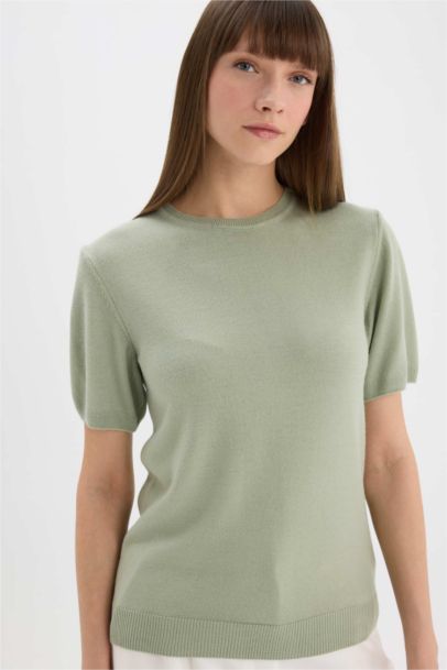 تيشيرت تريكو عادي قصة عادية برقبة مستديرة