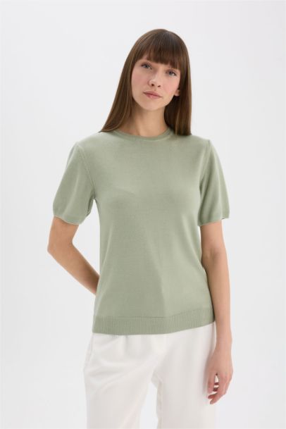 تيشيرت تريكو عادي قصة عادية برقبة مستديرة