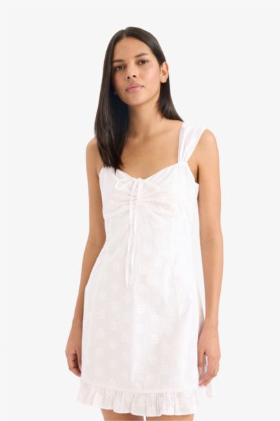 Короткое хлопковое платье на бретелях с сердцевидным вырезом